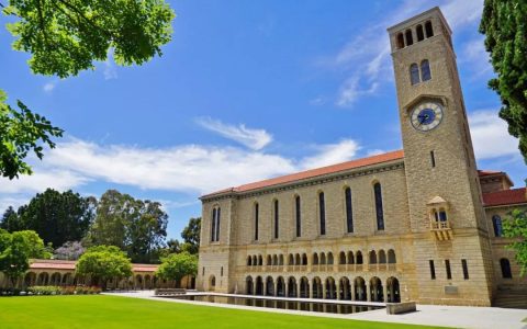 全球100强西澳大学给中国留学生发钱了！最高$45000刀！整个留学圈都沸腾了