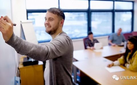 澳洲教育(Teaching)专业选校、移民及就业剖析。移民利好地位高，起薪利好的选择。