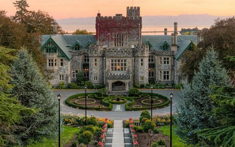 加拿大皇家大学 - Royal Roads University