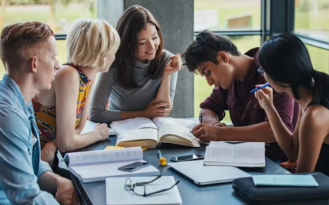 澳洲急需留学生回归！多个行业曝用工荒！近一半大学要求师生强制打疫苗