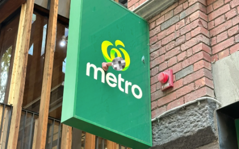 离大谱！墨尔本City惊现硅胶假叮叮，网友：快装回JB Hi-Fi