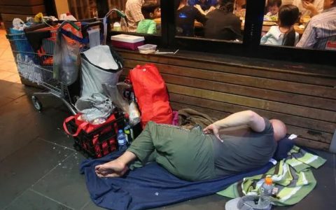 墨尔本女留学生吓懵了！半夜流浪汉爬上床，细节太惊悚